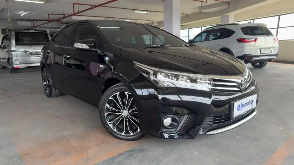 LOW DP Toyota Corolla Altis 1.8 V Bensin-AT 2015 TAF