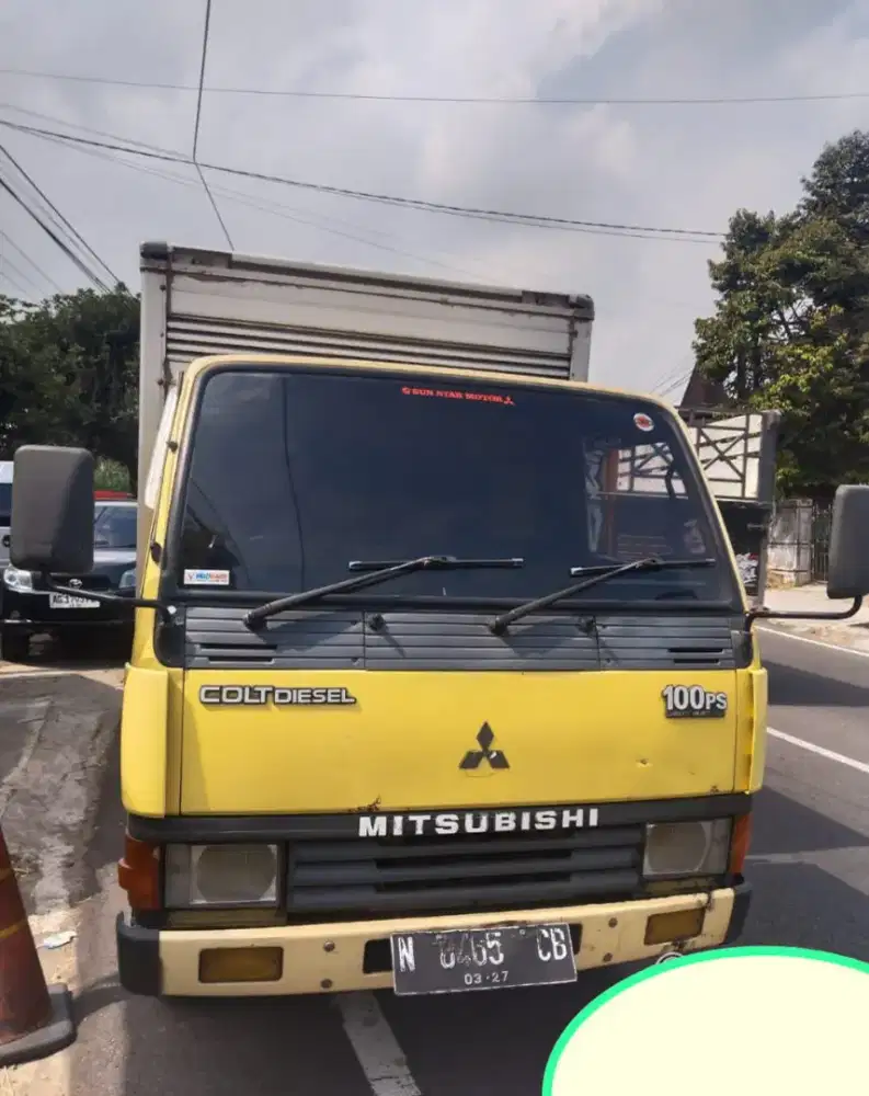 Di jual truk bok Mitsubishi