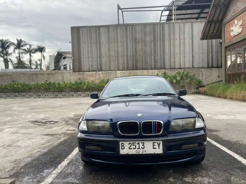 BMW 318i 2001 Bensin