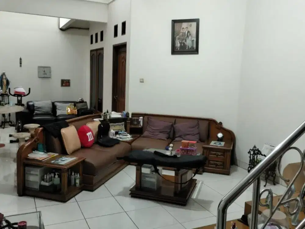 Dijual Rumah 2 Lantai nyaman n berada di kawasan perumahan yang aman serta strategis di Komplek Perumahan Sunter Jakarta Utara