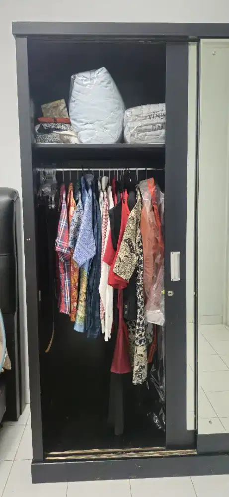 Dijual lemari kayu 2 pintu sliding