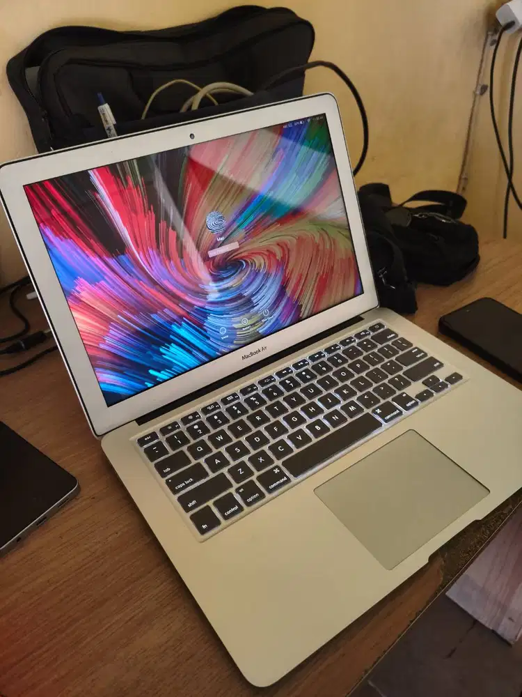 Apple Macbook Air 2017 - Dual Core i5 SSD PCIe 256Gb Ram LPDDR3 256Gb