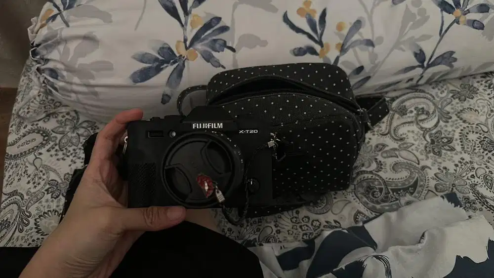 Dijual camera fujifilm xt 20 dan lensa