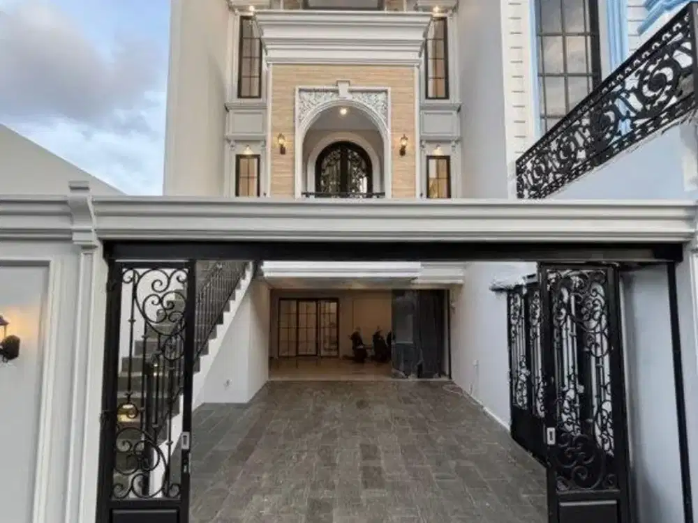 Rumah Mewah Siap Huni Ada Kolam Renangnya di Jagakarsa Jakarta Selatan