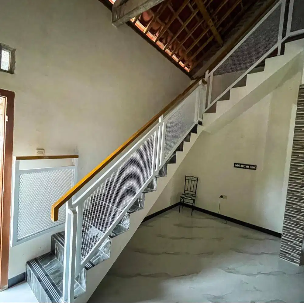 Railing tangga expanded kombinasi handrail kayu