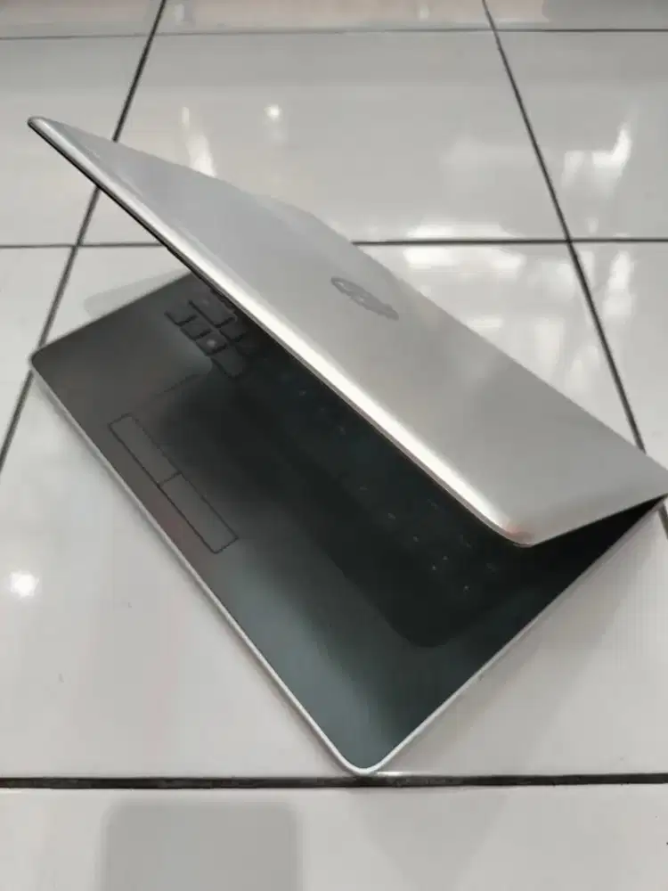 Jual laptop HP Silver