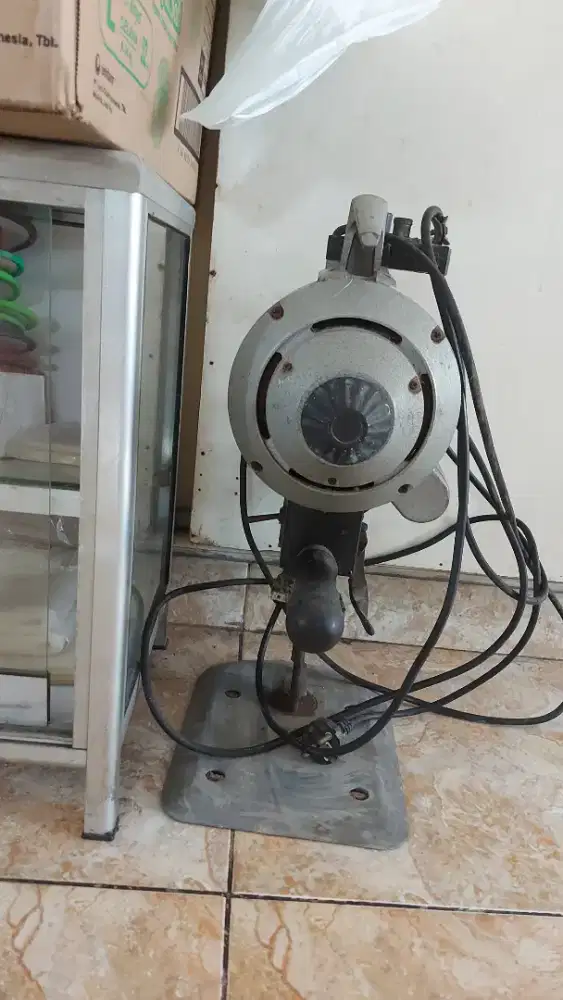 Mesin pemotong kain untuk konveksi