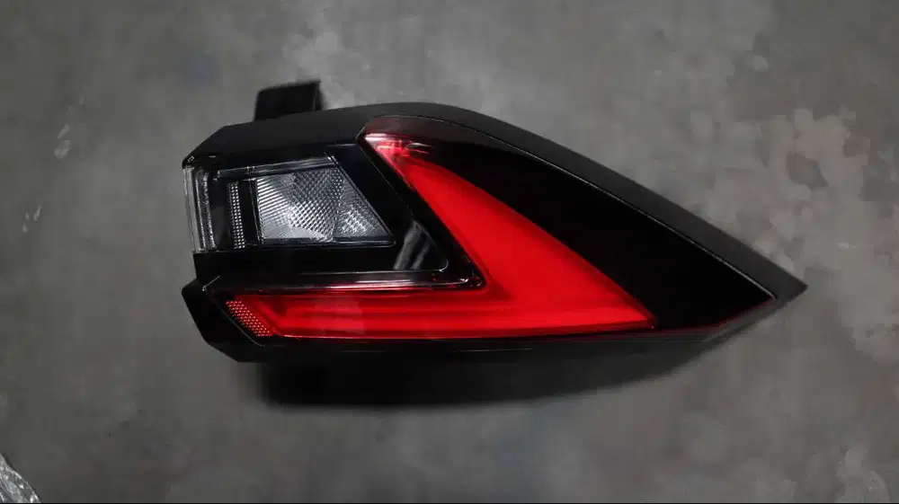 STOPLAMP KANAN TOYOTA YARIS CROSS 2023, 81551BZ850