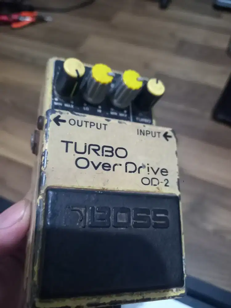Efek gitar boss turbo over drive dan ampli gitar kamar ibanez ibz10g