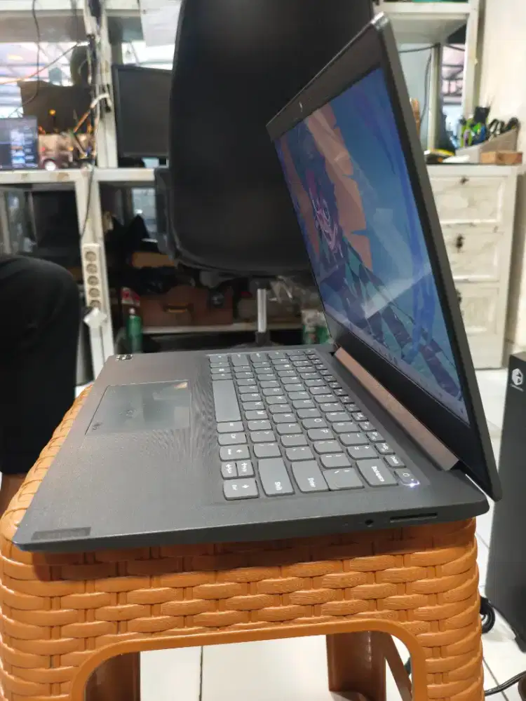 Lenovo ideapad v14-are ryzen 5 kencang, harga bersahabat