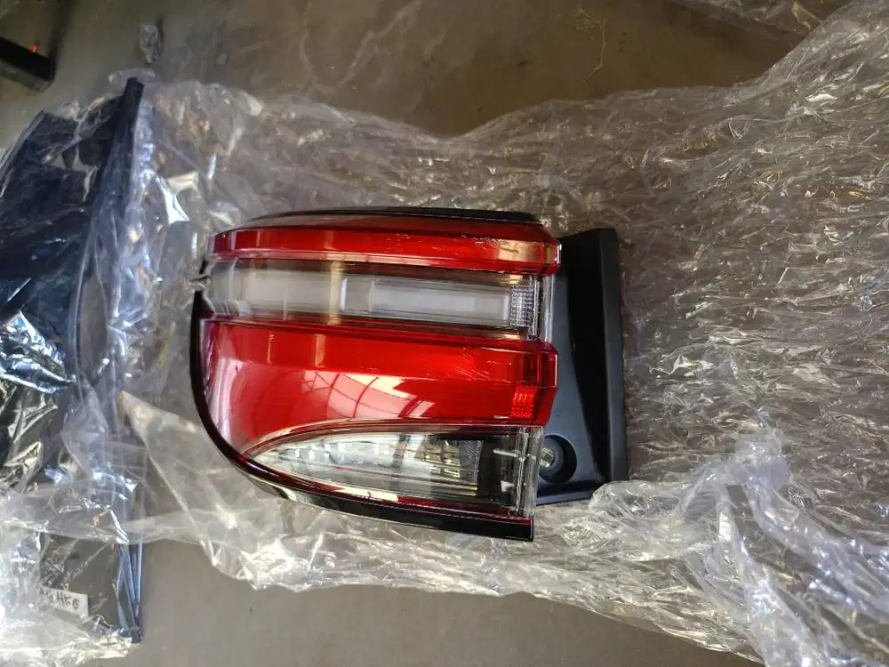 STOPLAMP KIRI TOYOTA FORTUNER VRZ 2021, 815600K382
