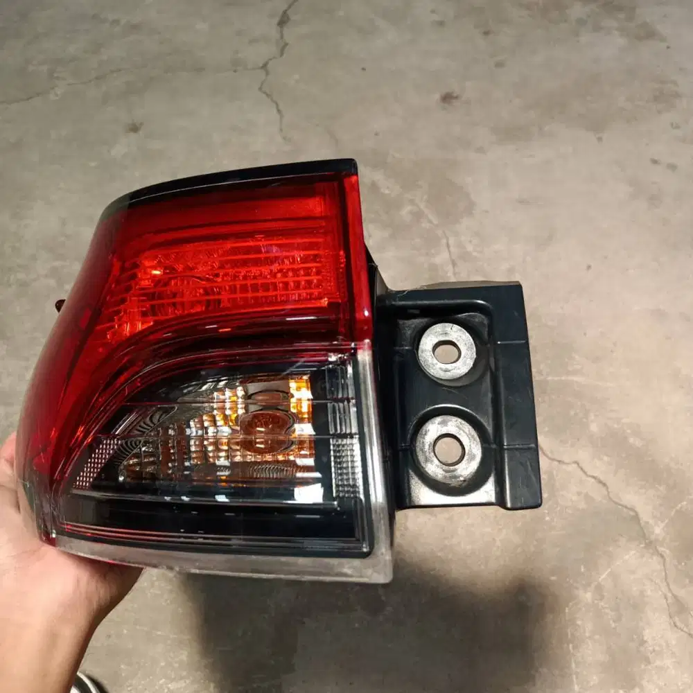 STOPLAMP KIRI TOYOTA COROLLA CROSS 2022, 815610A070