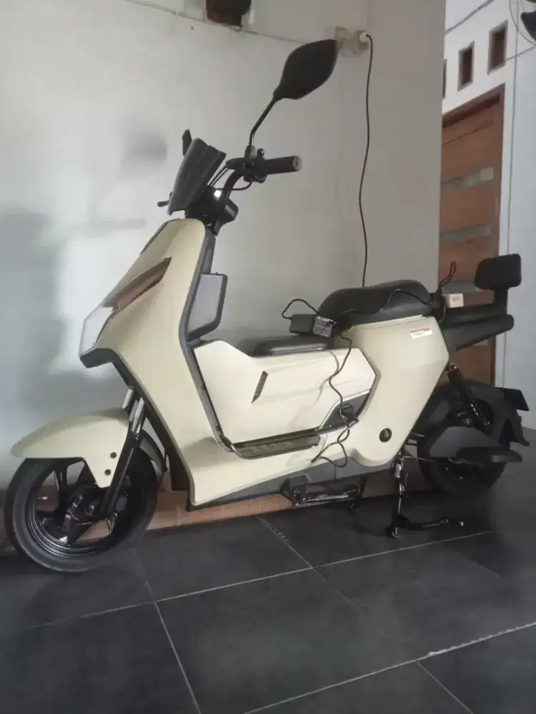 Sepeda listrik umur baru satu haun merk uwinfly remot konci masih  2