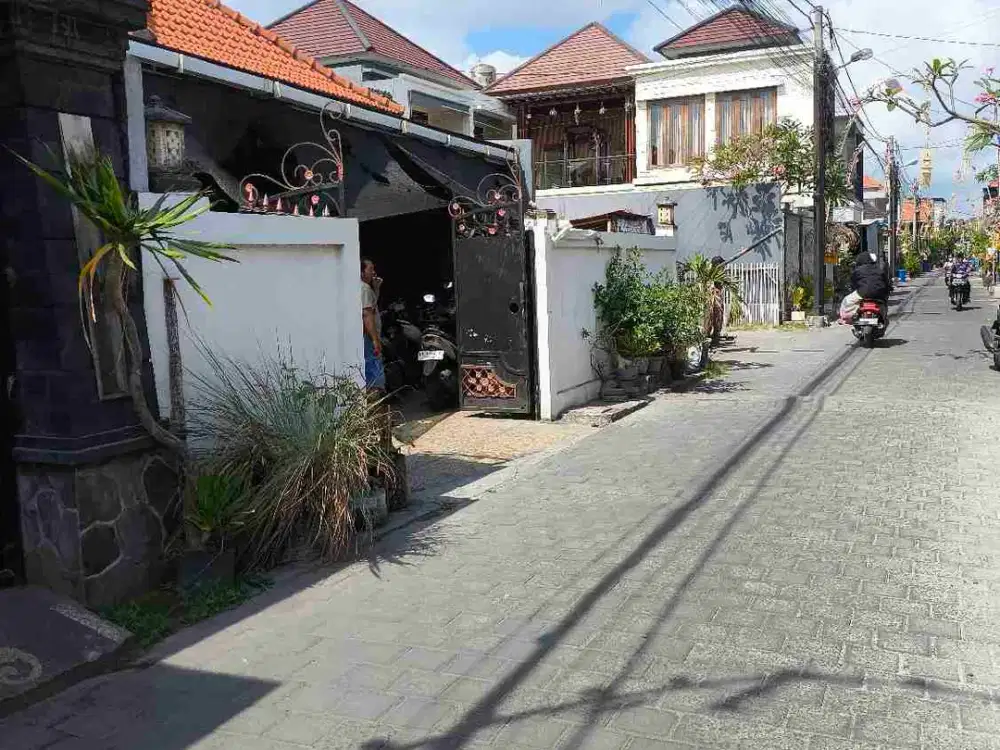 Rumah lantai satu, LT. 200m2 dengan 3 kamar tidur, 2 kamar mandi, Pemogan- Densel