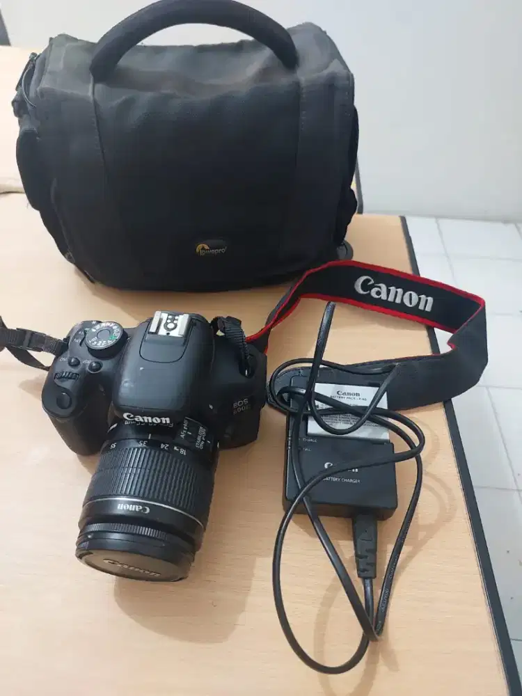 KAMERA DSLR CANON 600D LENSA 18-55