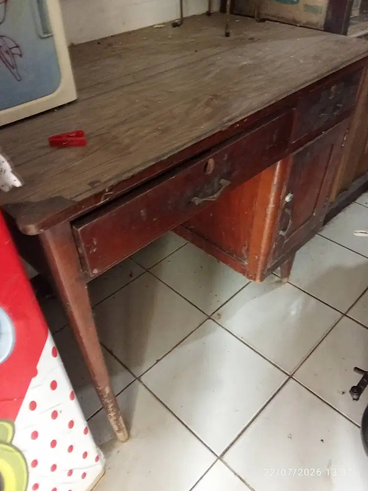 Meja untuk kantor sekolah