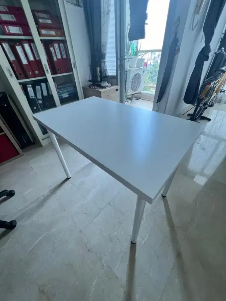Meja Kantor warna putih