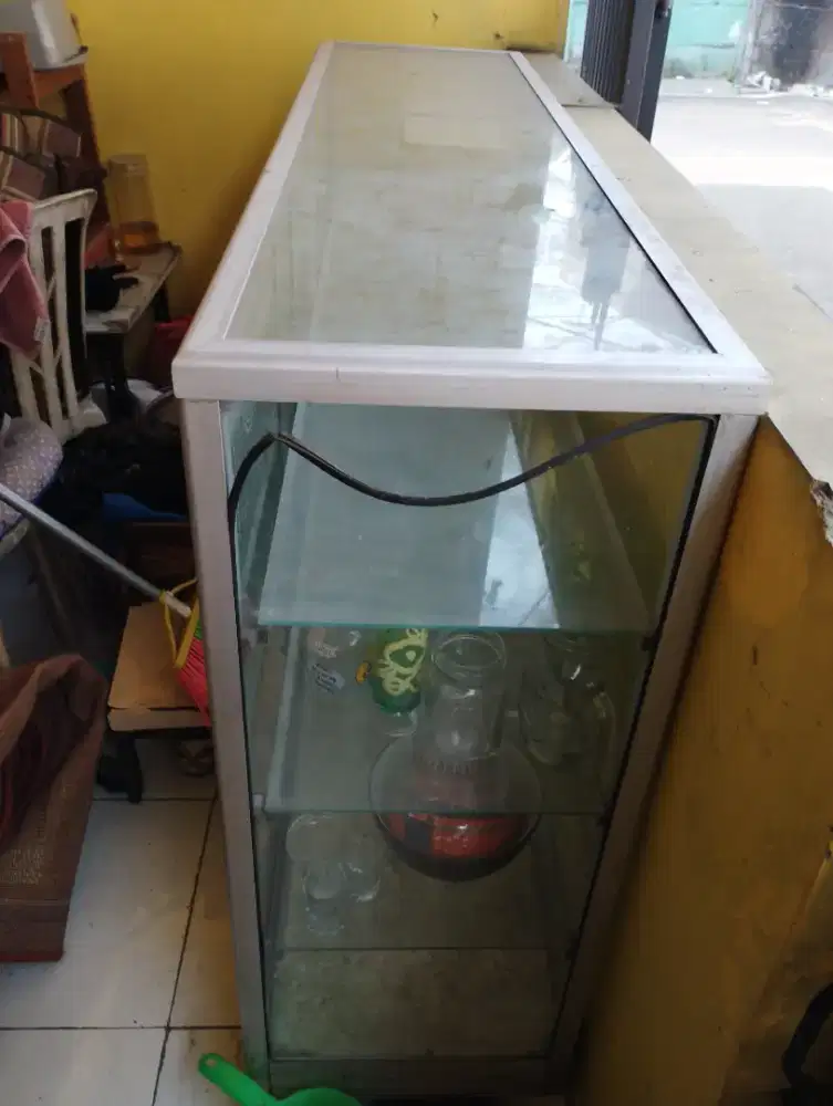 Etalase kaca tinggi panjang 150cm tinggi 100cm 40cm