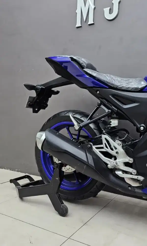 Sport Bike YAMAHA R15 V4