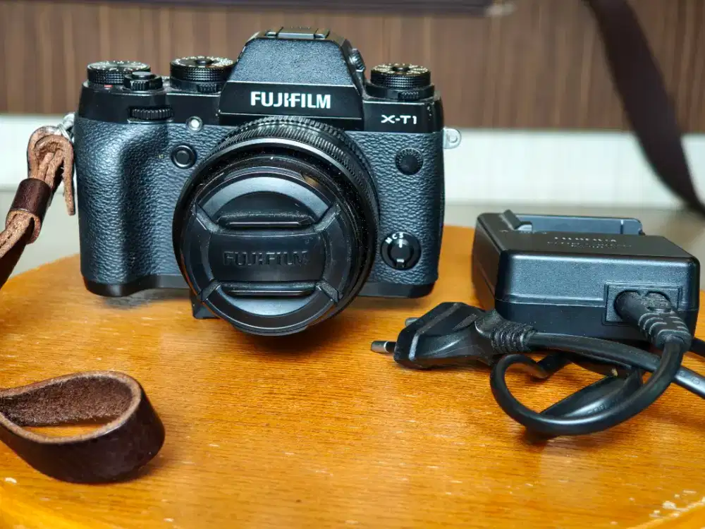 Dijual Camera Fujifilm X-T1 with Lensa Fujifilm XF 35mm F1.4 R