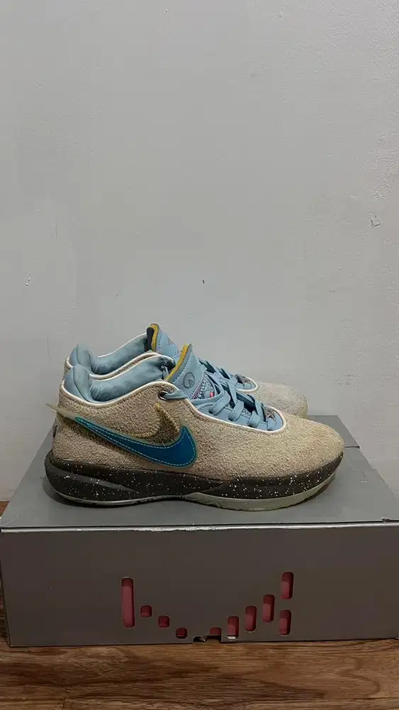 Sepatu basket Nike lebron 20