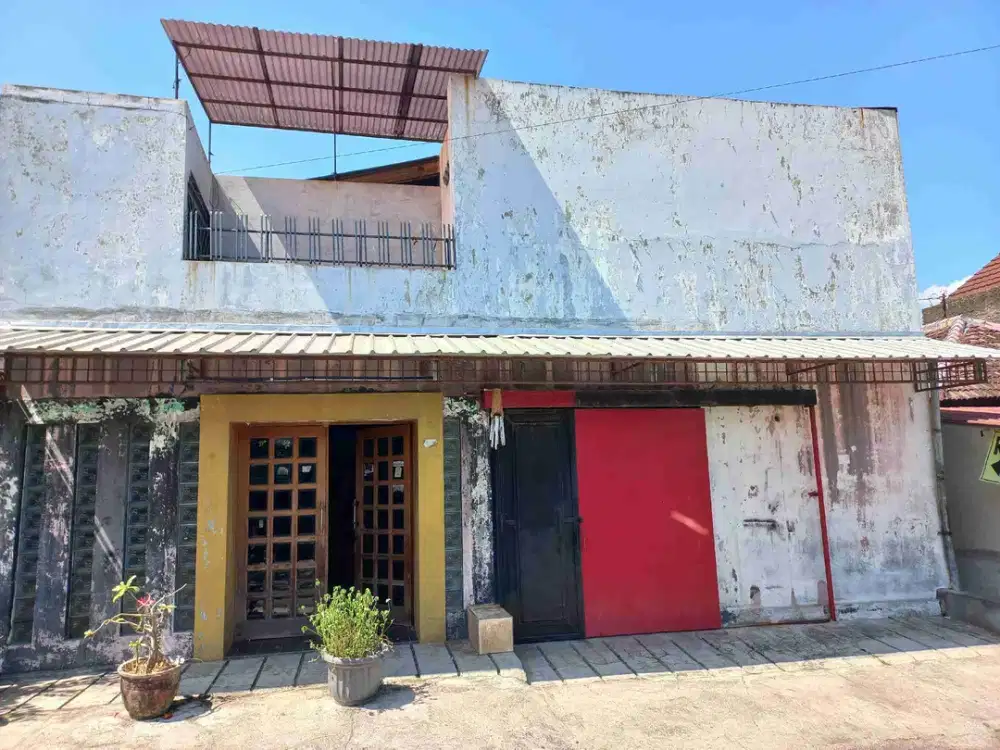 dijual rumah lokasi pucangsawit solo
