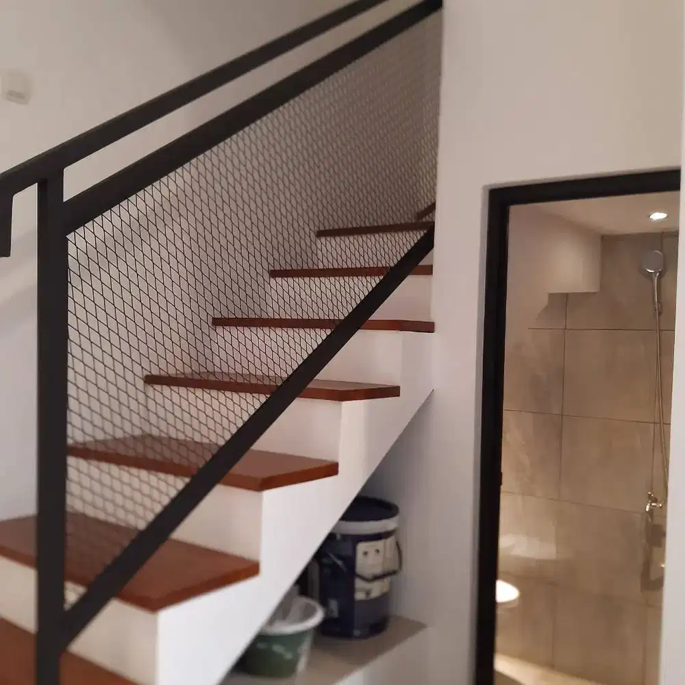 Railing tangga rumah expanded