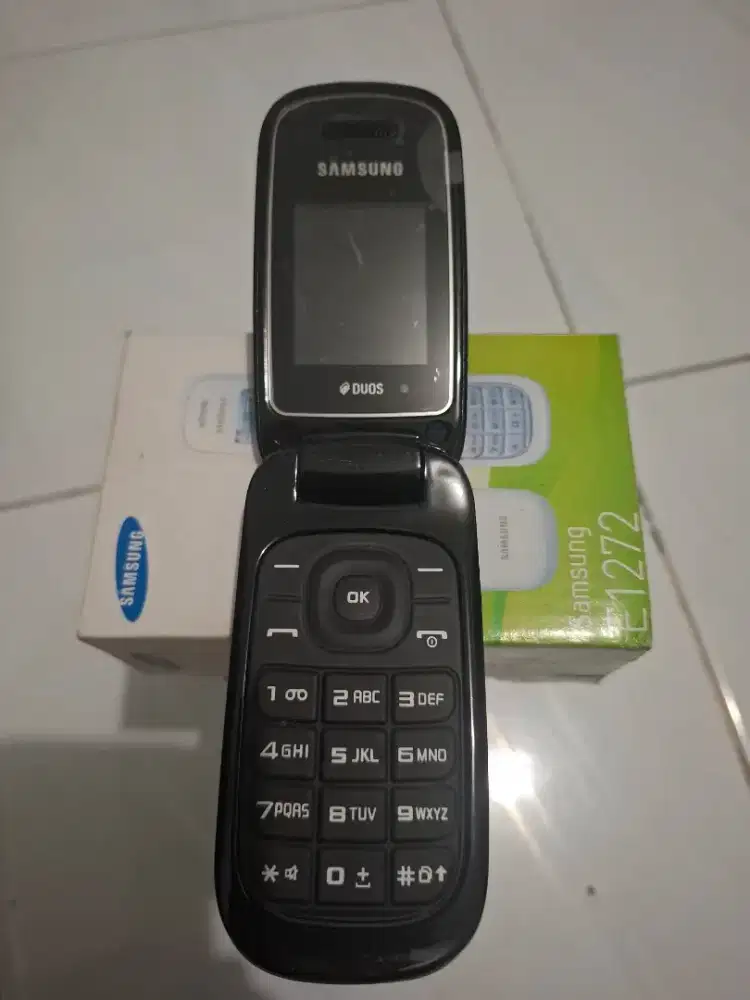 Samsung Lipat / Caramel (E1272)