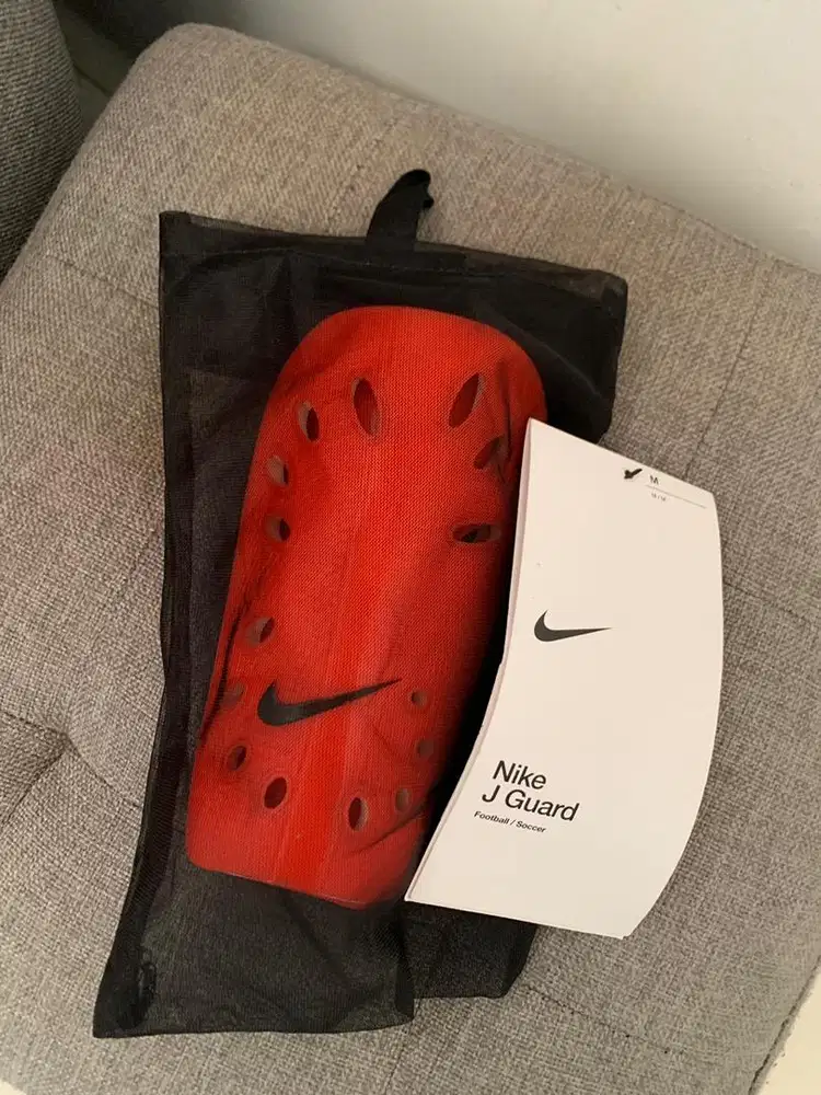 Deker Sepak Bola Nike Original Bekas Size M Merah