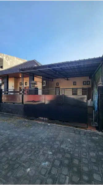 Rumah di Pulau Moyo Denpasar