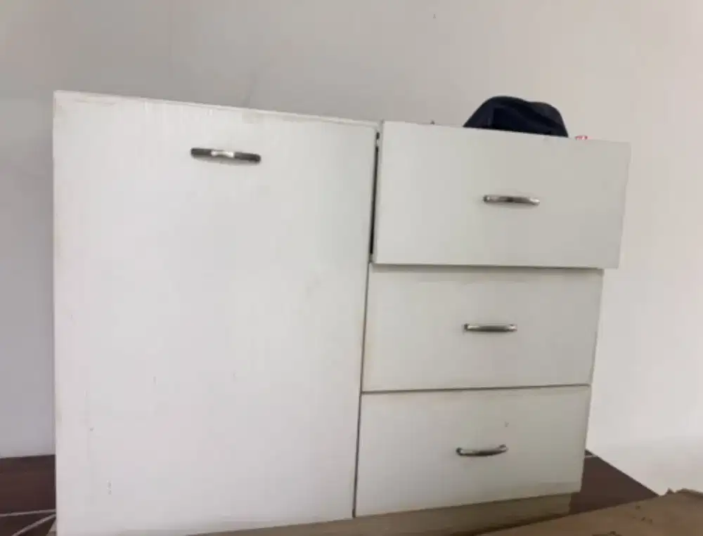 Lemari kabinet kayu