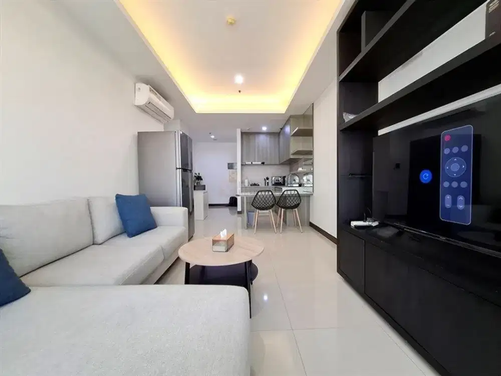 Hanya 5 Menit Ke Gerbang Tol Kebon Jeruk! Disewakan Apartemen AKR Gallery West Residences 2BR Fully Furnished Nyaman Area Kebon Jeruk Jakarta Barat