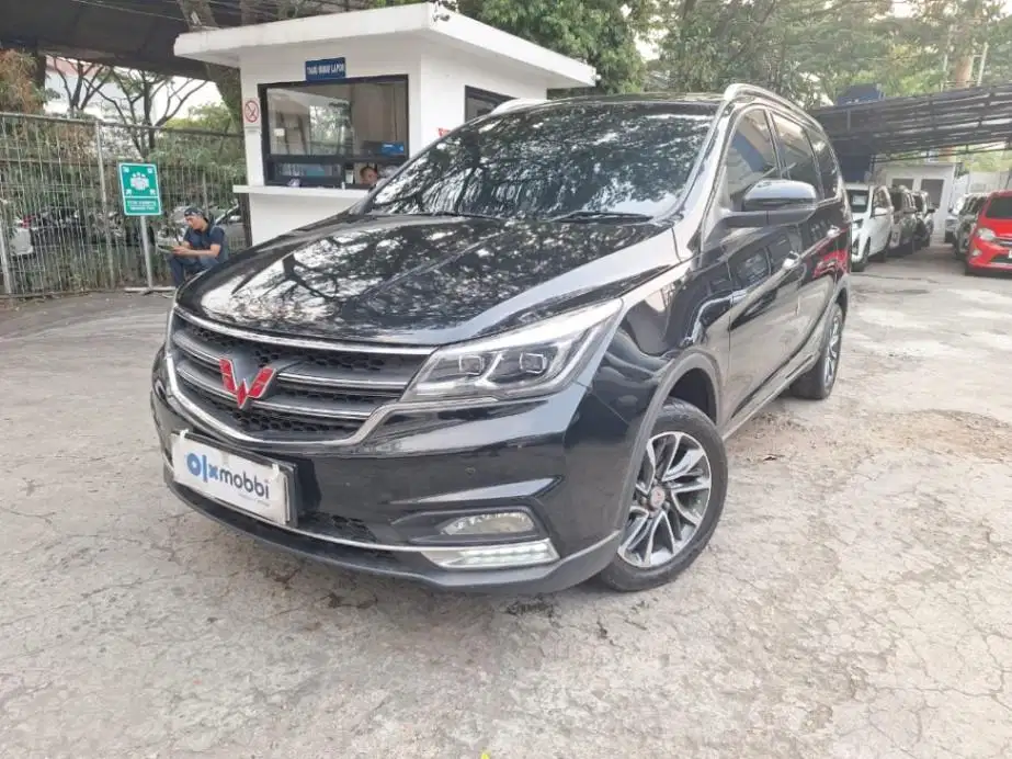 LOW DP Wuling Cortez 1.8 L Lux AMT Bensin-AT 2018 YVM