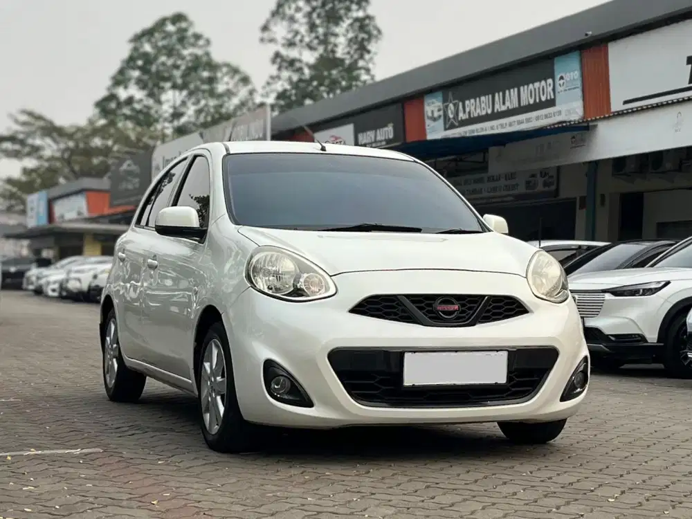 DP 35JT // 2015 NISSAN MARCH 1.2 XS AT MATIC
