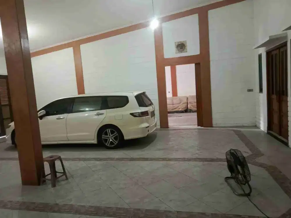 Bangunan ex showroom di kavling hamkam joglo Jakarta Barat