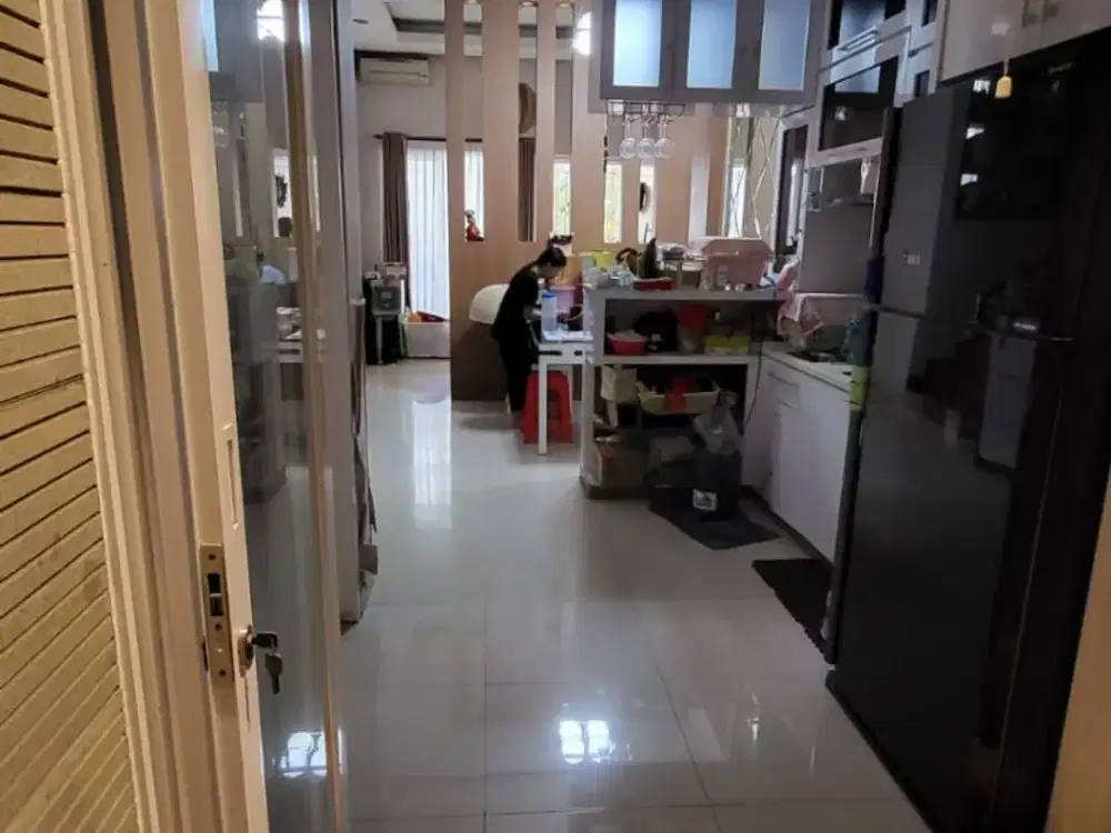 Rumah 2,5 Lantai Cluster Blok Lokasi Strategis Dekat dengan Citra 8 dan Bandara, Area Duta Garden Jakarta Barat