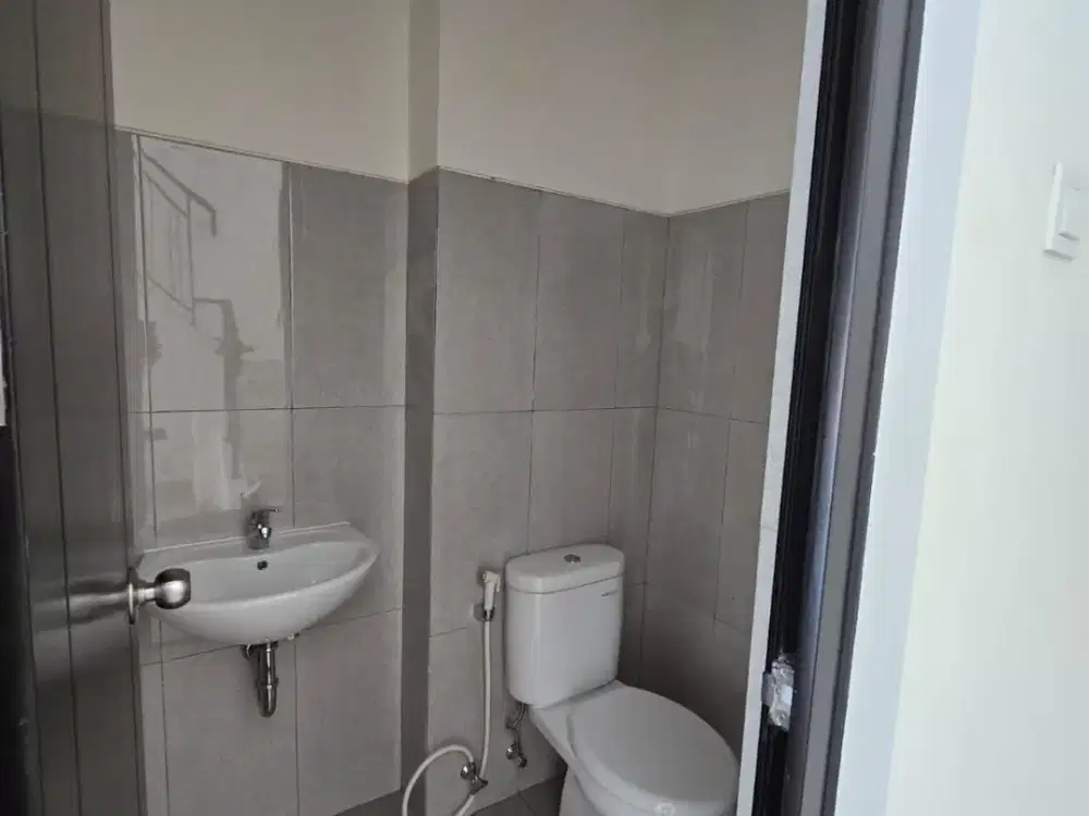 SORRENTO GRANDE Lt 3 ada outdoor Hadap jl raya Sebrang sekolah syafana