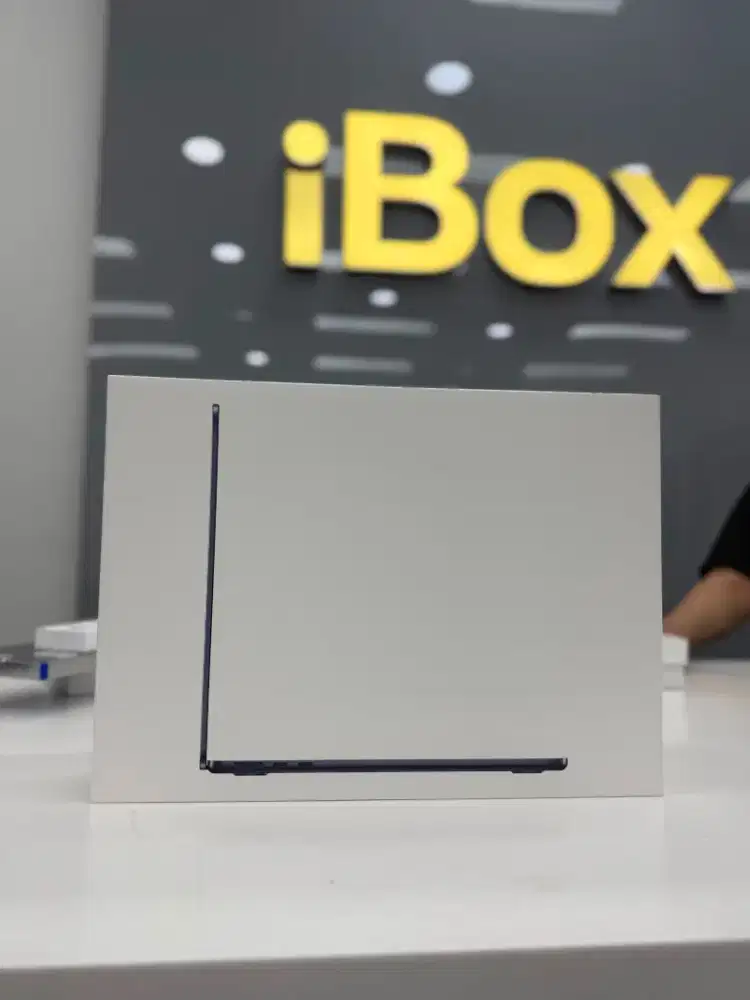 PROMO CICILAN MACBOOK AIR M5 512GB MIDNIGHT