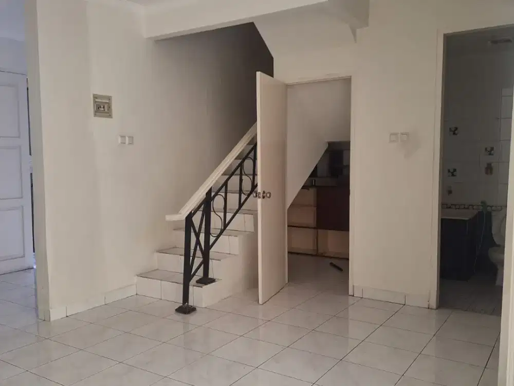 Rumah 2 Lantai Riap Huni Strategis Dekat dengan Citra Garden dan Halte Busway, Area Daan Mogot