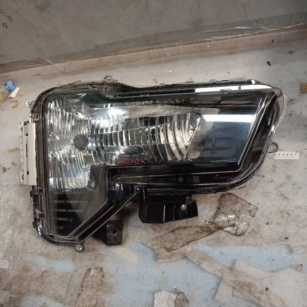 HEADLAMP KANAN MITSUBISHI XPANDER GLS 2023, 8301D830