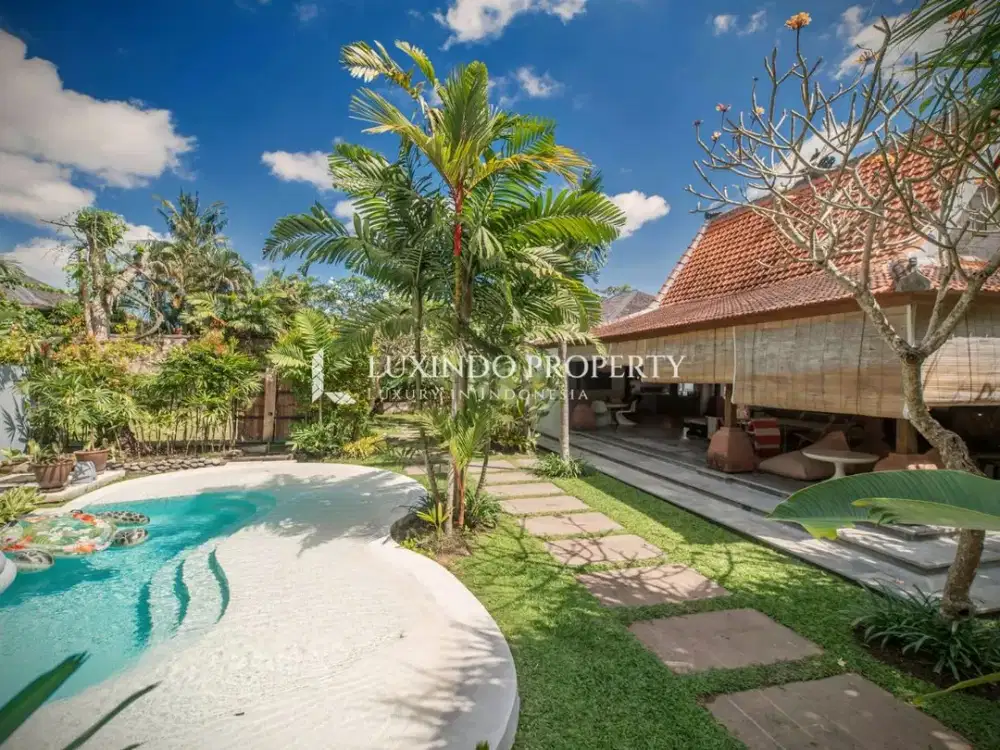 DISEWAKAN TAHUNAN VILLA DENGAN 3 KAMAR TIDUR DI PERERENAN