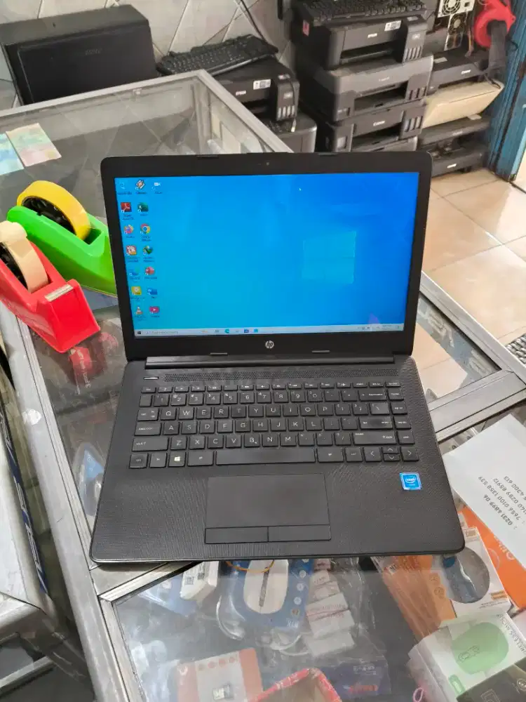 Laptop HP 14, body slim ringan, RAM 4GB, bergaransi