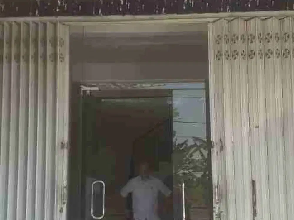 Dijual cepat ruko 2 lantai ,2 unit jadi 1 ,siap huni di jl Ir H Juanda Pasuruan
