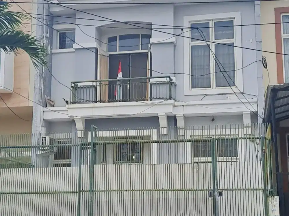 Cocok untuk Usaha..rumah di Taman Semanan Indah