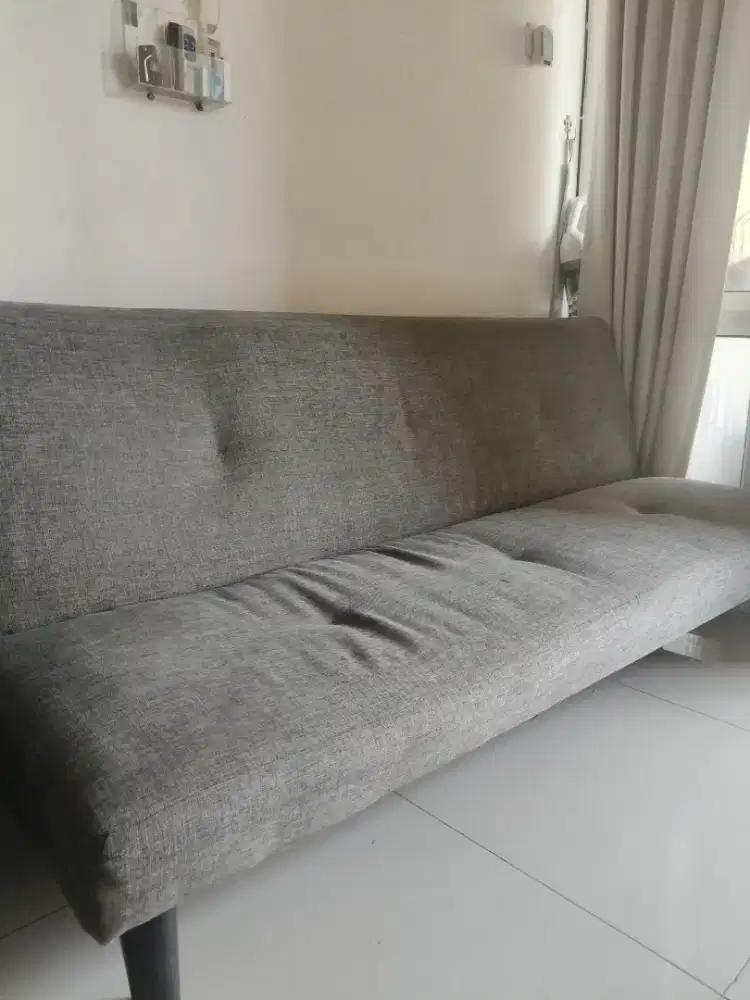 Sofa lipat warna abu