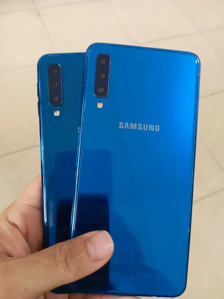 Samsung A7 Amoled.perfect 64Gb/Ram4Gb-Golden ponsel