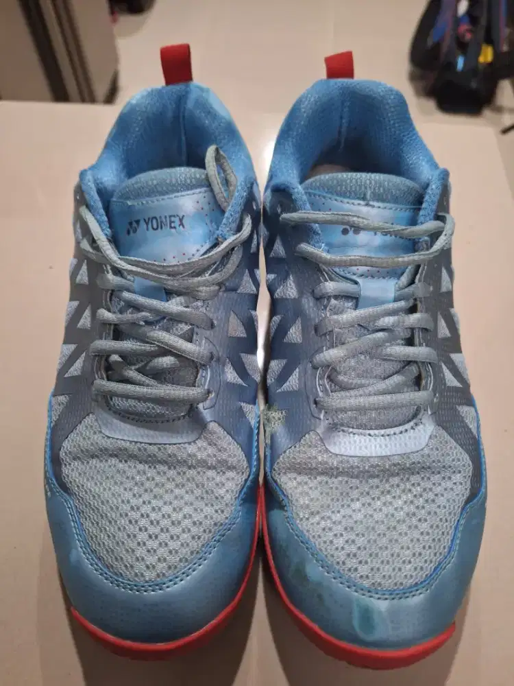 Sepatu Yonex Voltrex (Bekas)