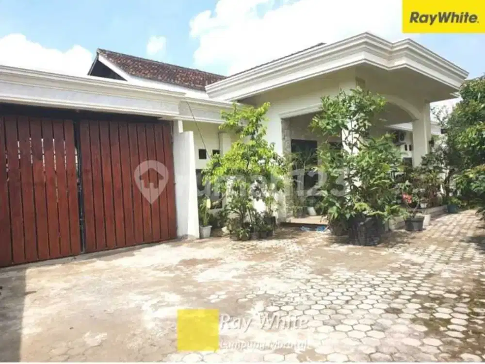 dijual Rumah ukuran tanah Luas di kota sepang cocok buat kosan