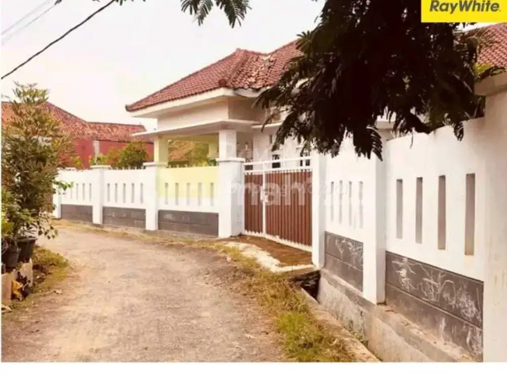 dijual Rumah dengan halaman yang luas di way kandis