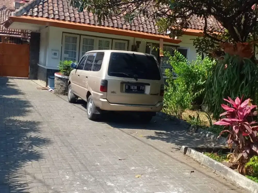Dijual rumah tinggal di mainroad jl Riau Bandung